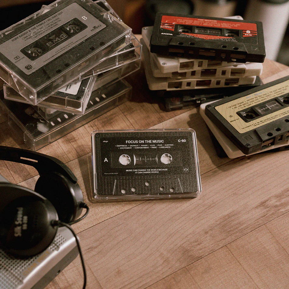 Cassette Tape 2 Monthly elago Magnetic Hybrid Card Holder - Image 4