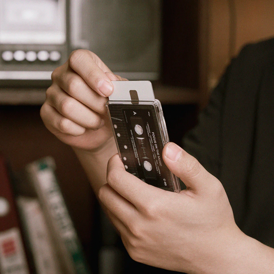 Cassette Tape 2 Monthly elago Magnetic Hybrid Card Holder - Image 5